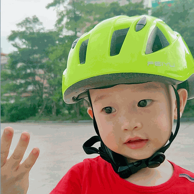 Children's helmet equipment for roller skating and cycling in sizes S and M